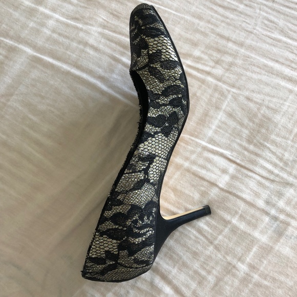 Aldo 3" Almond Toe Heels - Black Floral Lace with Gold & Silver - Size 10 - Picture 4 of 15